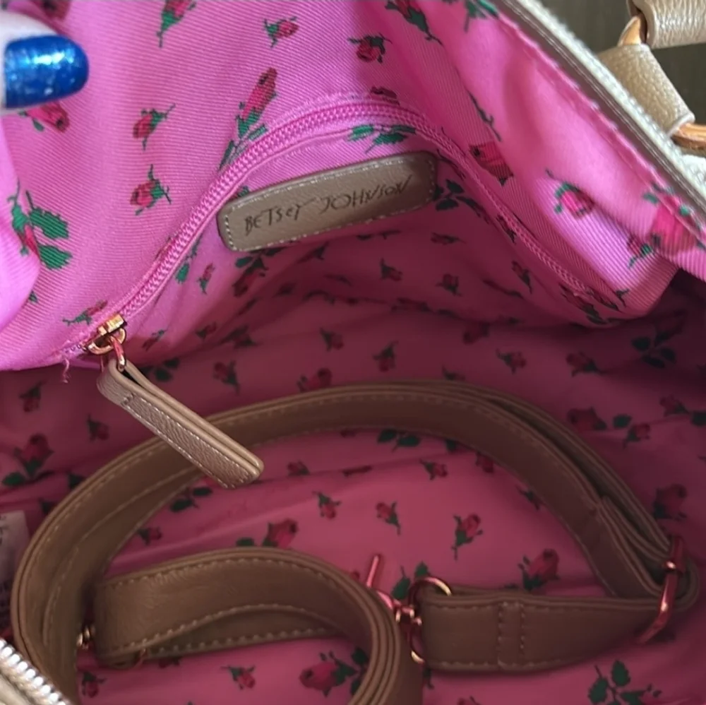 🤎▪️Betsey Johnson▪️ Crystal Love Rhinestone Satchel - Taupe with Rose
